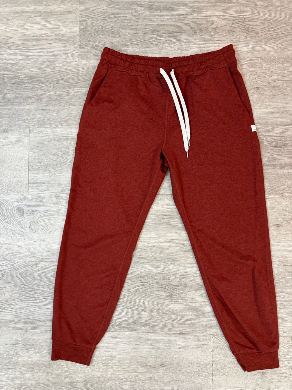Vuori Rust Red Jogger Pants with Drawstring size small inseam 25
